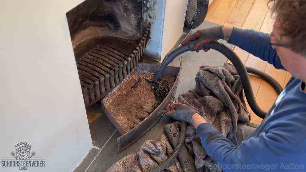 Prijs schoorsteenvegen Aalten schouw reinigen Prijs schoorsteenvegen Aalten schouw reinigen