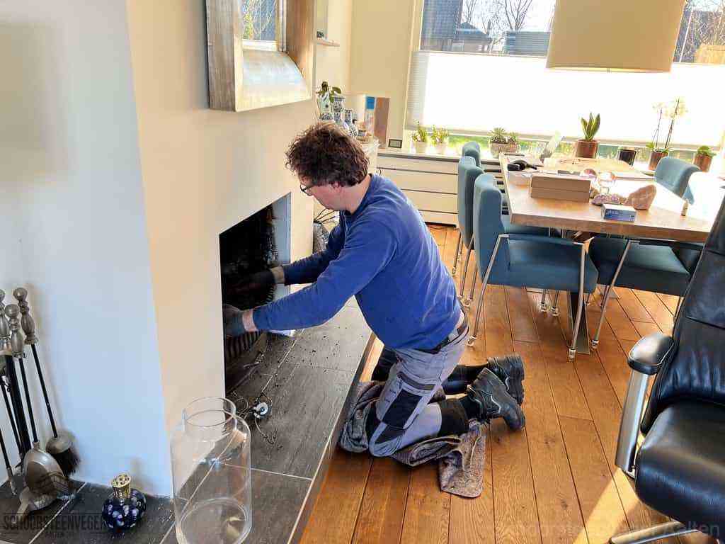 Schouwveger Aalten kleed schoorsteenreiniger Schouwveger Aalten kleed schoorsteenreiniger